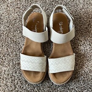 Women’s size 7.5 sketchers sandals